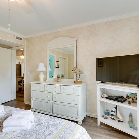 Hilton Head Condo With Balcony And Pool, Walk To Beach Hilton Head Island Exterior photo